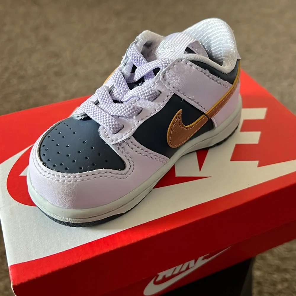 Toddler low top Nike dunks - Picture 1 of 2